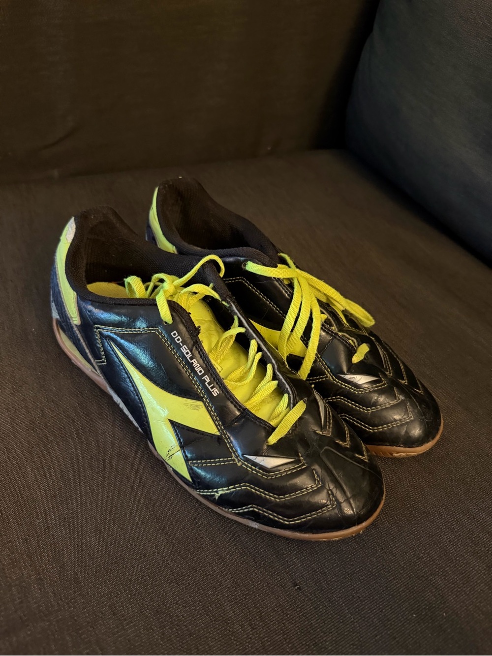 Diadora Men's Solano Indoor Soccer Shoes size 6.5 (women’s size 8)